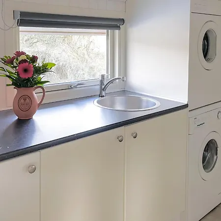 3 Bedroom Beautiful In Casa de Férias