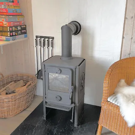 3 Bedroom Beautiful In Casa de Férias *