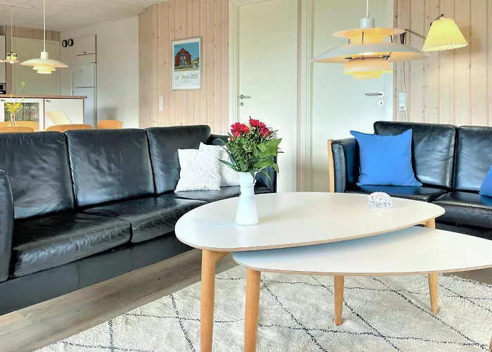 3 Bedroom Beautiful In Feriehus Blåvand